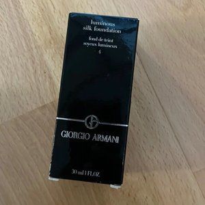 Giorgio Armani Beauty Luminous Silk Foundation in shade 4